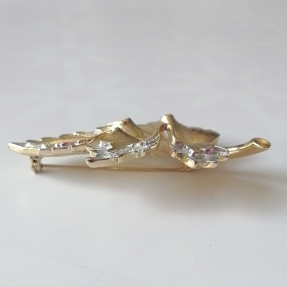 🇨🇦 Vintage Sarah Coventry Brooch Two-tone Maple Leaf Nature Choice Series - Picture 4 of 10